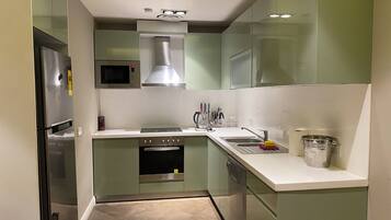 Coffee/tea maker, electric kettle, highchair, blender