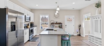 Mtn Views, 20 Mins to Asheville, 12 Mins to Skiing, Arcade Games