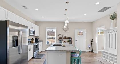 Mtn Views, 20 Mins to Asheville, 12 Mins to Skiing, Arcade Games