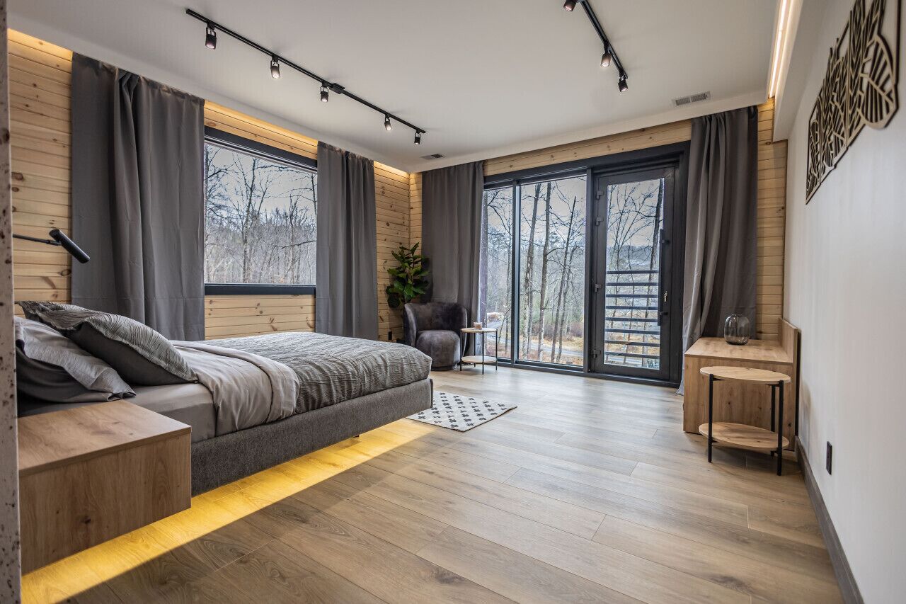 6 slaapkamers, een bureau, een strijkplank/strijkijzer, gratis wifi