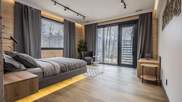 6 slaapkamers, een bureau, een strijkplank/strijkijzer, gratis wifi