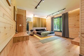 6 bedrooms, iron/ironing board, free WiFi, bed sheets