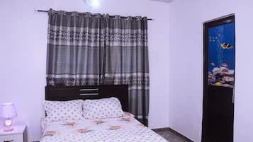3 bedrooms, desk, free WiFi, bed sheets