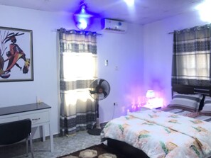 3 habitaciones, escritorio, wifi gratis y ropa de cama 