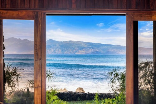 PRIVATE OCEAN FRONT ESTATE ON TURTLE COVE, NAPILI.   
MOST SPECTACULAR LOCATION

