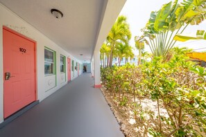 Exterior detail - 2211 · 3 Min Walk -> Beach / Heated Pool / Free Parking (Clearwater)