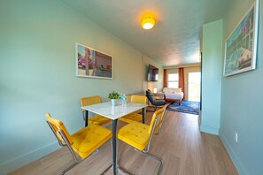 Dining - 2205 · Retro 1950s Bay & Pool View Oasis - Florida Charm (Clearwater)