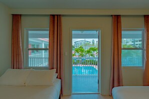 1 bedroom, desk, iron/ironing board, WiFi - 2205 · Retro 1950s Bay & Pool View Oasis - Florida Charm (Clearwater)