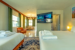 Desk, iron/ironing board, WiFi, bed sheets - 2101 · Sunny Water-View Apartment with Terrazzo Floor (Clearwater)