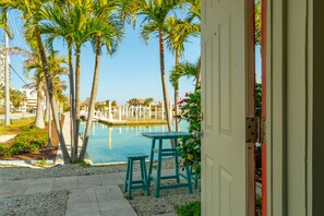 Outdoor dining - 2101 · Sunny Water-View Apartment with Terrazzo Floor (Clearwater)