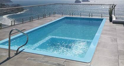 5 Minutes to Downtown. Gorgeous Ocean View. Beautiful Apartment.