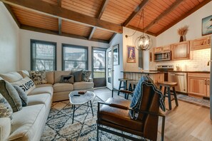 TV, fireplace - Chic Greek Peak Ski Resort Townhome w/ Balconies! (Cortland)