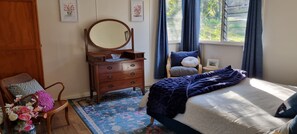 2 slaapkamers, een bureau, een strijkplank/strijkijzer, gratis wifi