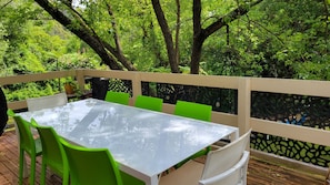 Outdoor dining - Idyllwylde: pet-friendly, renovated vintage cabin, close to town and river (Warburton)