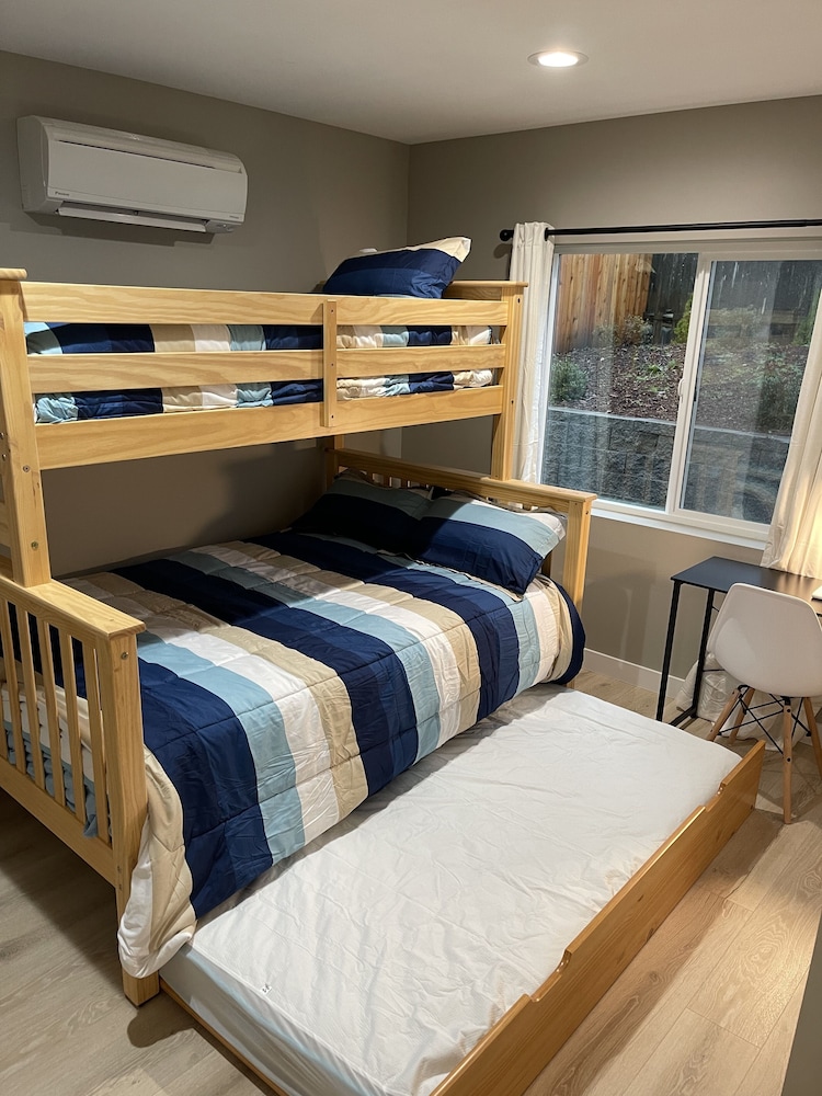 NEWLY REMODELED Cozy Coastal Bremerton Bungalow! Fenced PetFriendly