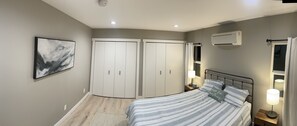 2 bedrooms, desk, iron/ironing board, WiFi