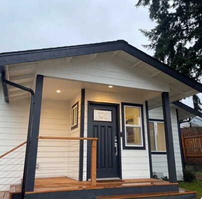 NEWLY REMODELED Cozy Coastal Bremerton Bungalow! Fenced Pet-Friendly Yard! 