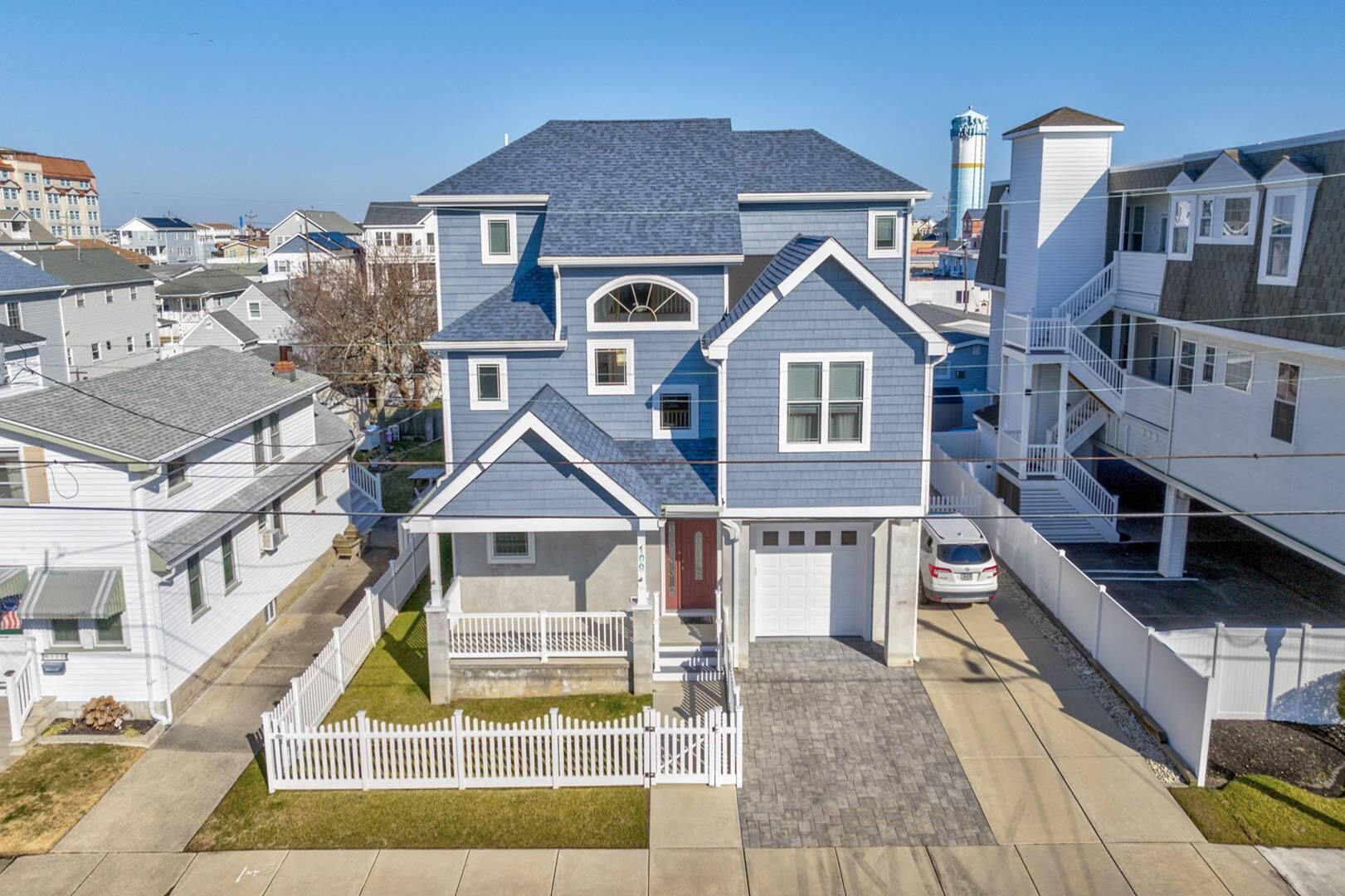 Coastal Elegance: 4BR/3BA Oasis with abundant natural light, close to restaurants, bars and the beautiful beaches in North Wildwood!