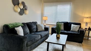 Smart TV, futbolito y libros