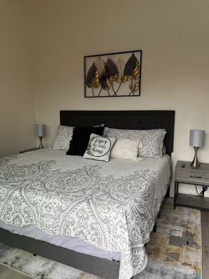 1 غرفة نوم ومكواة/لوح كي وواي فاي مجانًا وملاءات أسرّة