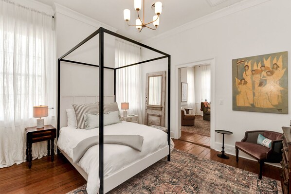 3 slaapkamers, een strijkplank/strijkijzer, gratis wifi, beddengoed