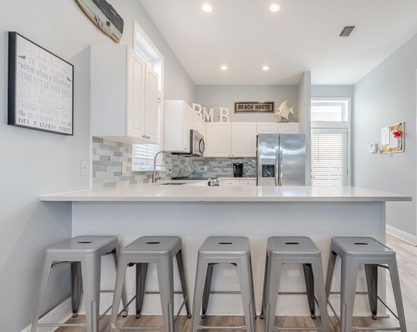 Microondas, horno, parrilla de estufa y lavavajillas 