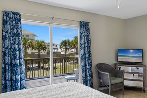 3 bedrooms, iron/ironing board, free WiFi, bed sheets - Charming w/Gulf Views | High-Speed Wifi, Bikes, Seasonal Beach Svc | Beach Getaways (Pensacola Beach)