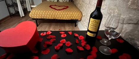 1 slaapkamer, een strijkplank/strijkijzer, gratis wifi, beddengoed