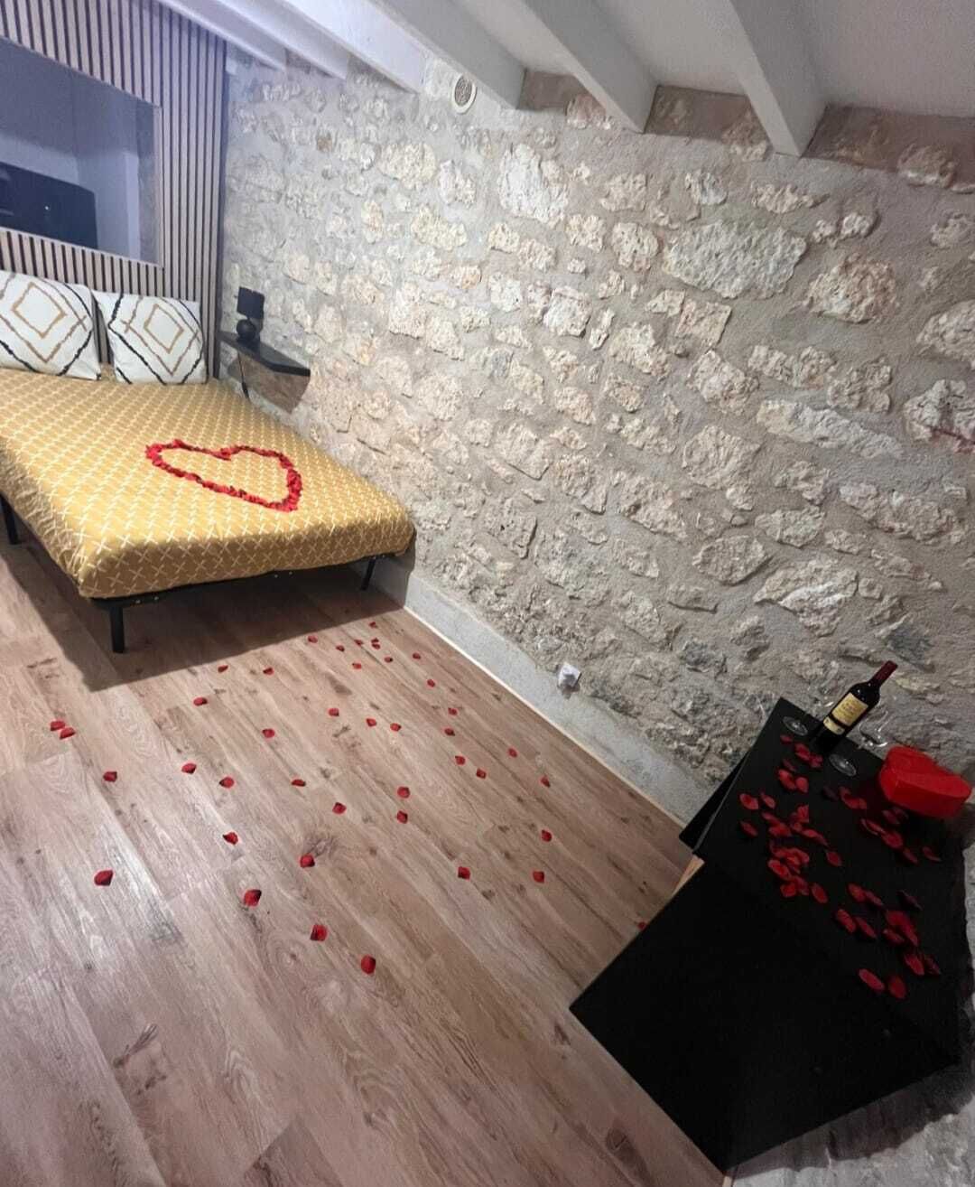 1 chambre, fer et planche à repasser, Wi-Fi gratuit, draps fournis