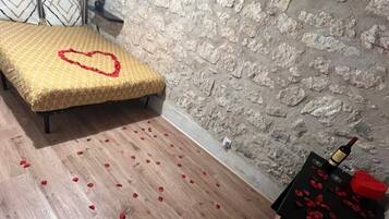 1 chambre, fer et planche Ă repasser, Wi-Fi gratuit, draps fournis