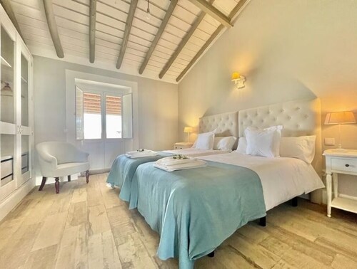 Villa HERDADE DA BOAVISTA: 1.000 sqm house just for YOU! Capacity: 20 guests.
