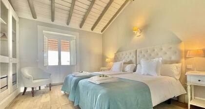 Villa HERDADE DA BOAVISTA: 1.000 sqm house just for YOU! Capacity: 20 guests.