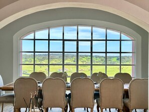 Meeting facility - Villa HERDADE DA BOAVISTA: 1.000 sqm house just for YOU! Capacity: 20 guests. (Aljustrel)