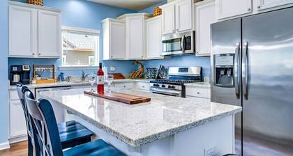 Live Music, Drinks & Sunsets by the BEACH! Pet-Friendly Paradise! Heated Pool!