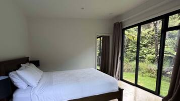 5 quartos, berço de viagem, Wi-Fi de cortesia, roupa de cama