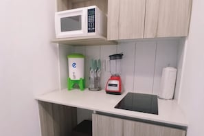 Cocina equipada con todo lo necesario para hacer tus propios alimentos. 