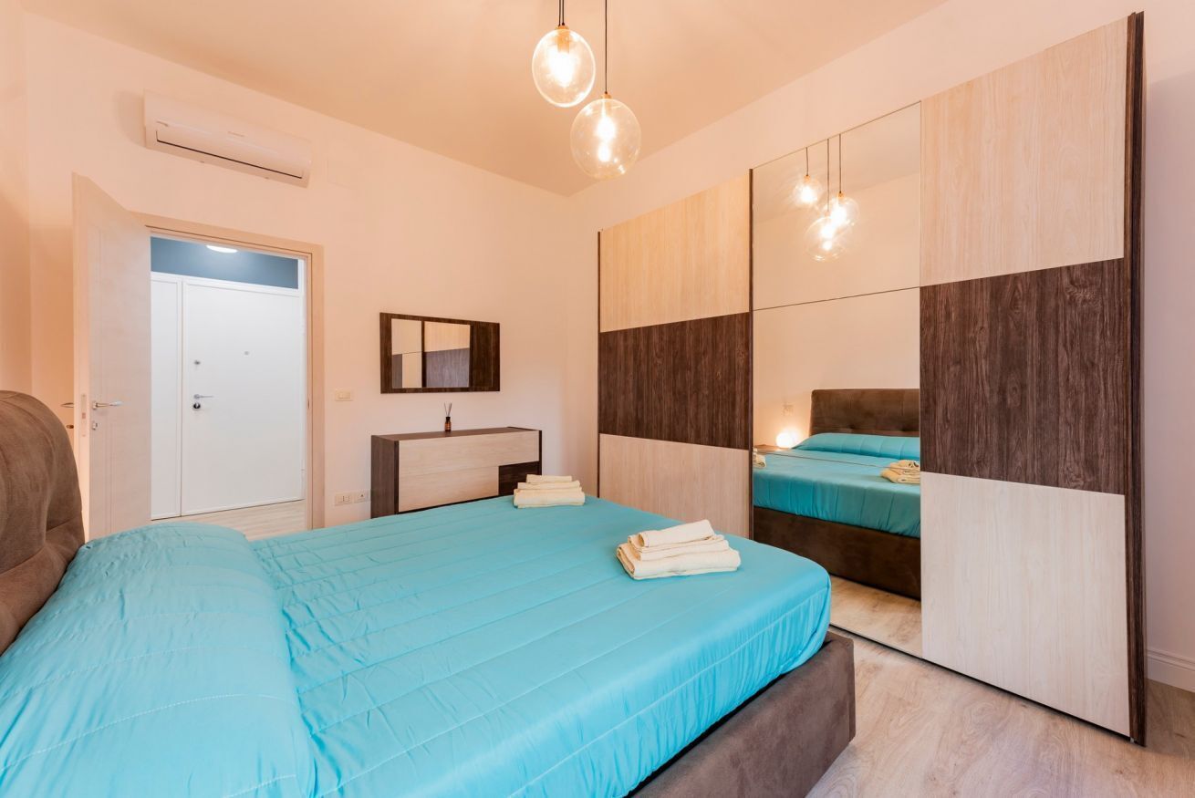 2 bedrooms, iron/ironing board, internet