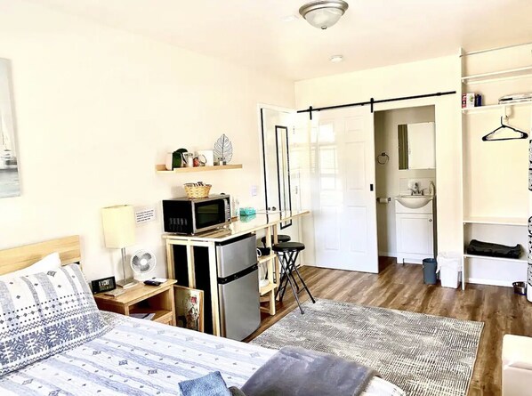 1 dormitorio, tabla de planchar con plancha, wifi gratis y ropa de cama