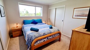 2 bedrooms, iron/ironing board, WiFi, bed sheets - Clarks Beach Getaway. Modern 2-bed apartment, close to great golf course (Clarks Beach)