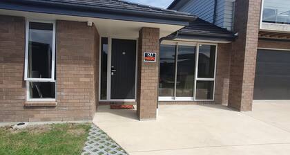 Clarks Beach Getaway. Modern 2-bed apartment, close to great golf course