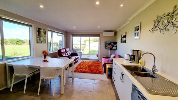Interior - Clarks Beach Getaway. Modern 2-bed apartment, close to great golf course (Clarks Beach)
