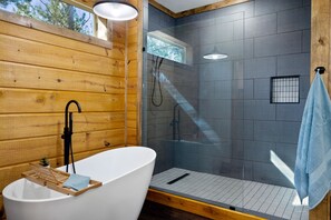 Shower, hair dryer, towels, shampoo - Hawk's Landing, Hot Tub, Arcade, Wet Bar, Firepit, Boat/ATV Parking (Broken Bow)