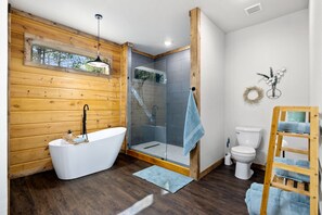Shower, hair dryer, towels, shampoo - Hawk's Landing, Hot Tub, Arcade, Wet Bar, Firepit, Boat/ATV Parking (Broken Bow)