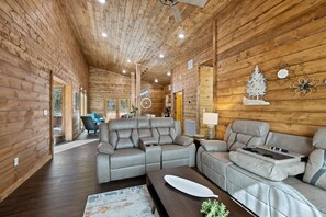 Fernseher, Kamin, Bücher