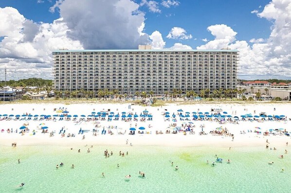 On the beach - Beach Chair Setup Included! Beachfront Condo! Heated Pool! Tiki Bar! Hot Tub! (Panama City)