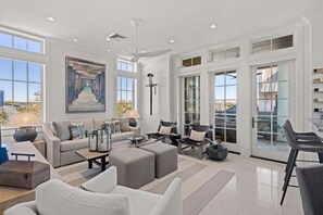 Una televisión, un reproductor de DVD, una videoteca