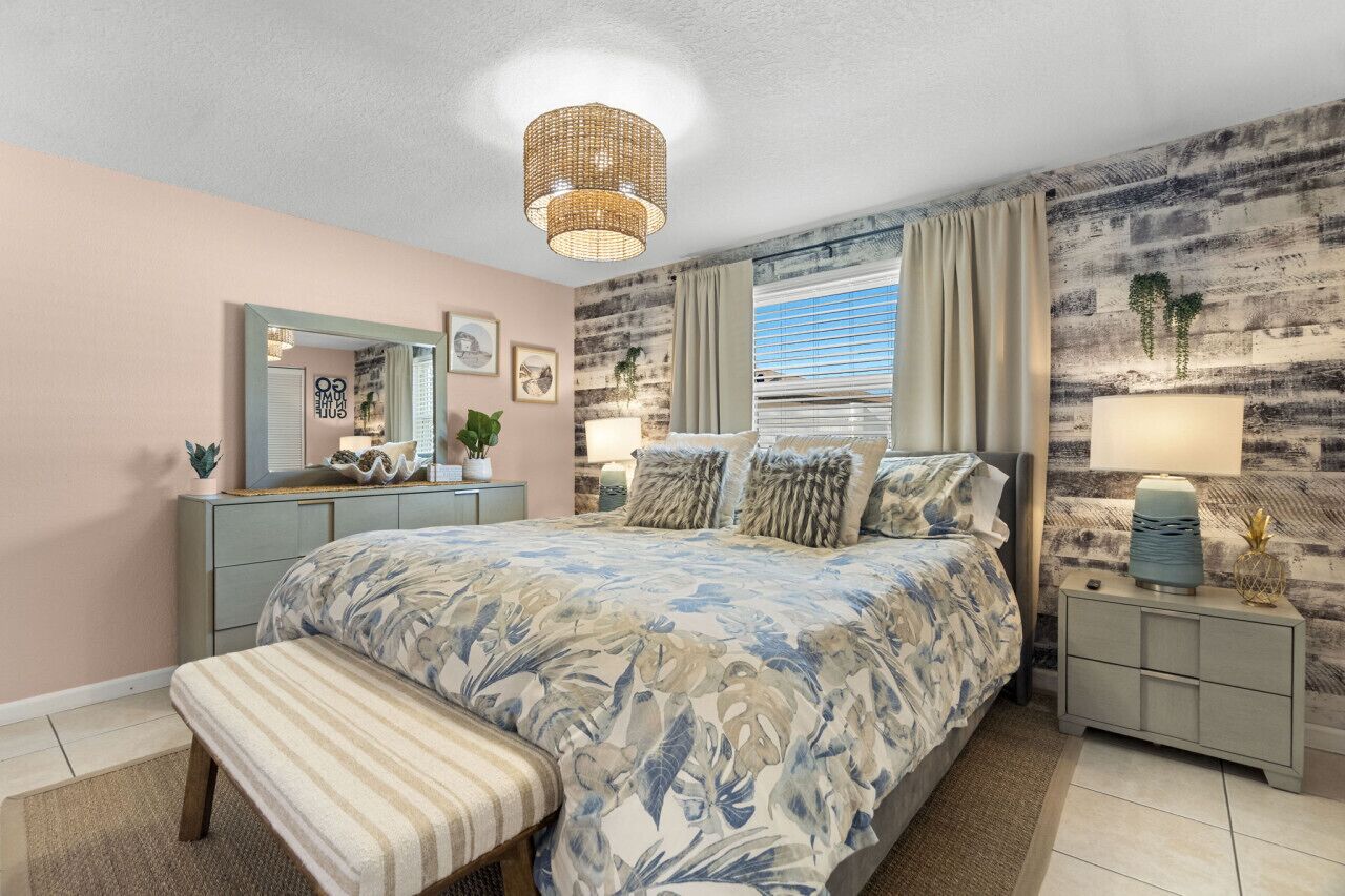 3 bedrooms, desk, iron/ironing board, travel crib