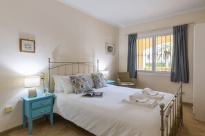 Iron/ironing board, free WiFi, bed sheets