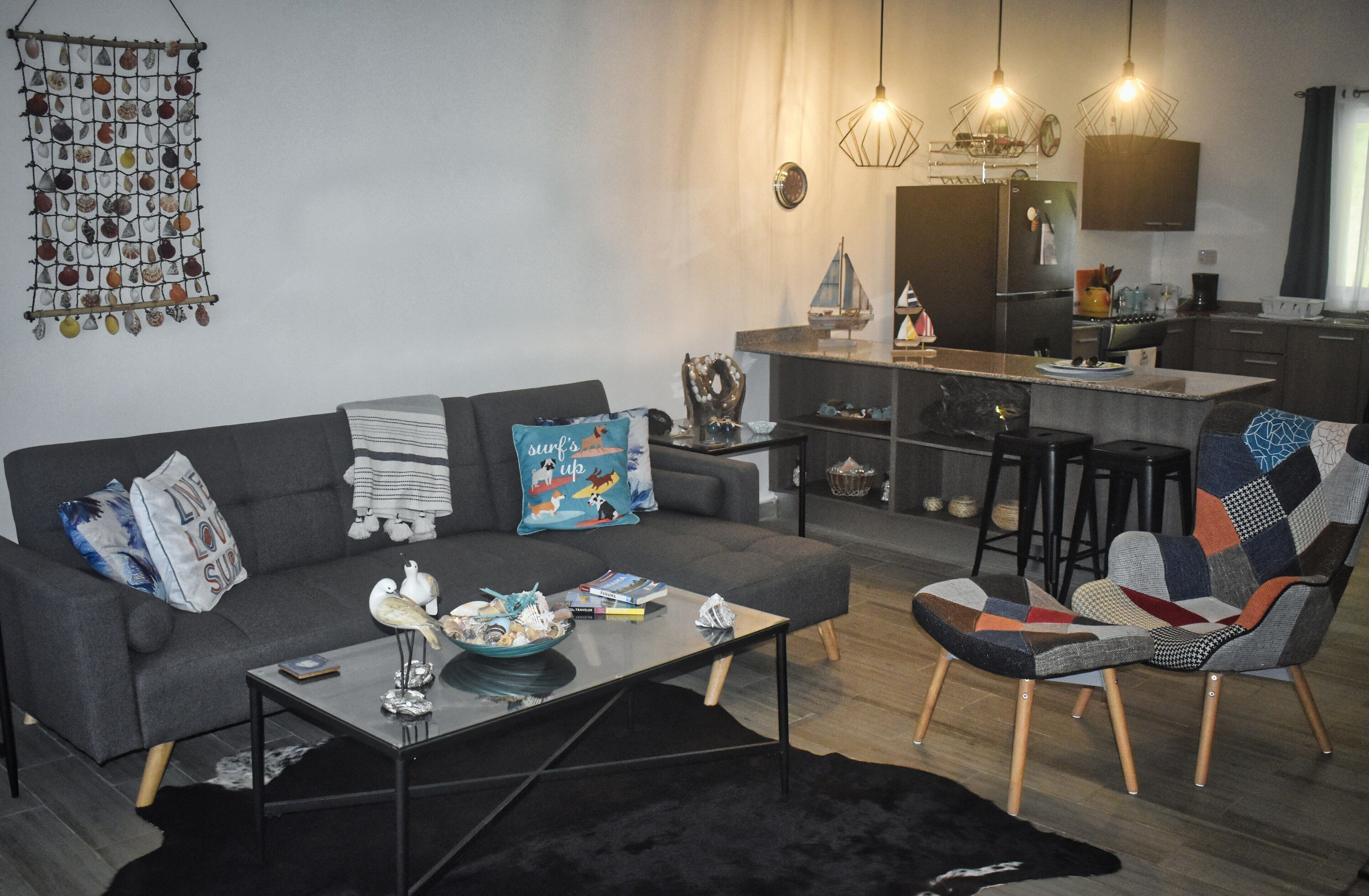 TV connectée, lecteur de DVD, livres, vidéothèque