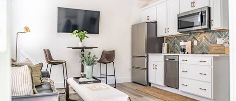 Smart TV, stereo, offices